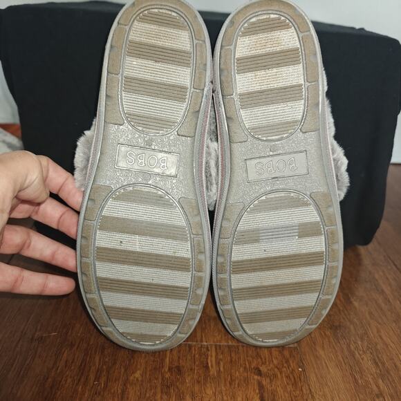 Bobs Skechers Women Size 6 Too Cozy Slippers Gray Plush Pastel Cats Print Winter - Picture 6 of 9